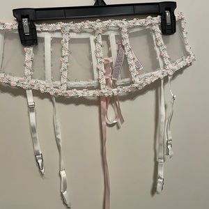 Victoria’s Secret Garden Garter Belt White Floral size M/L